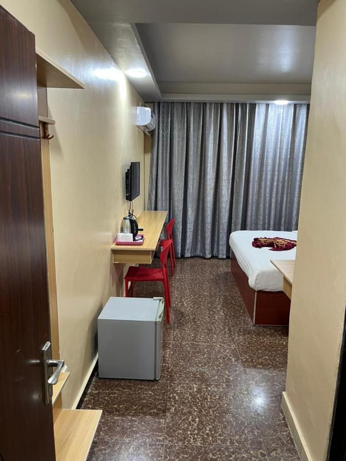 Eastern Plaza Hotel Джуба Екстериор снимка